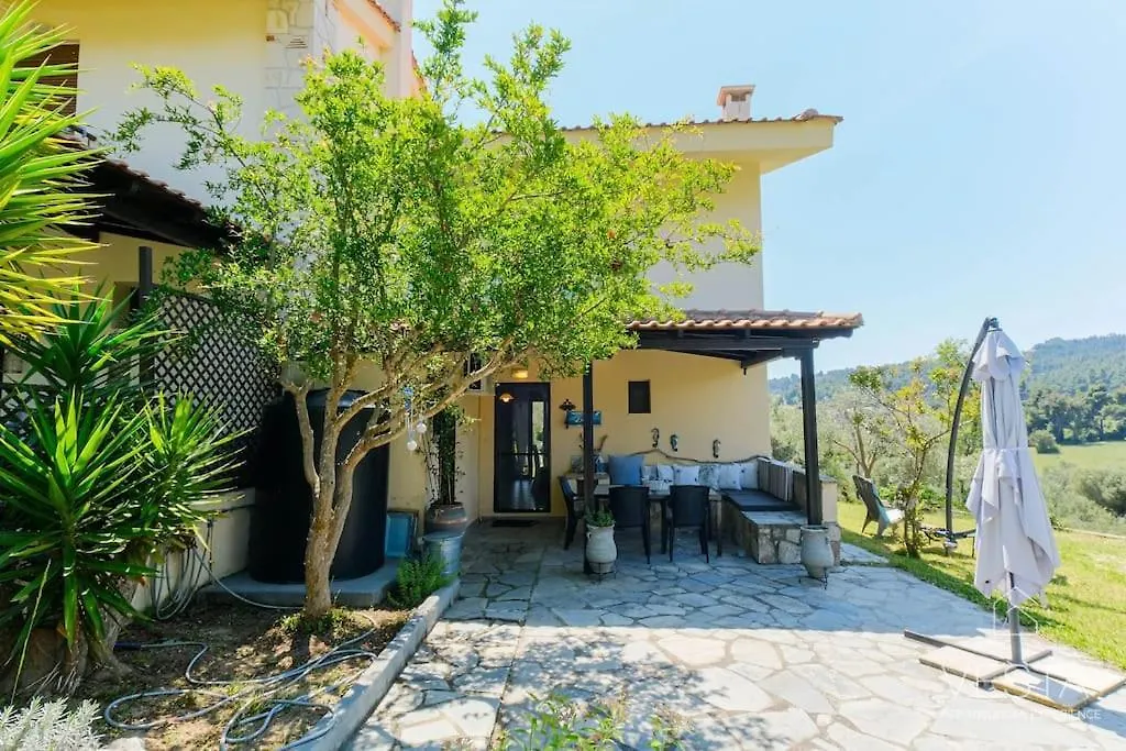 Oasis 2-Bdrm Retreat With Private Garden,Pefkohori Daire Yunanistan