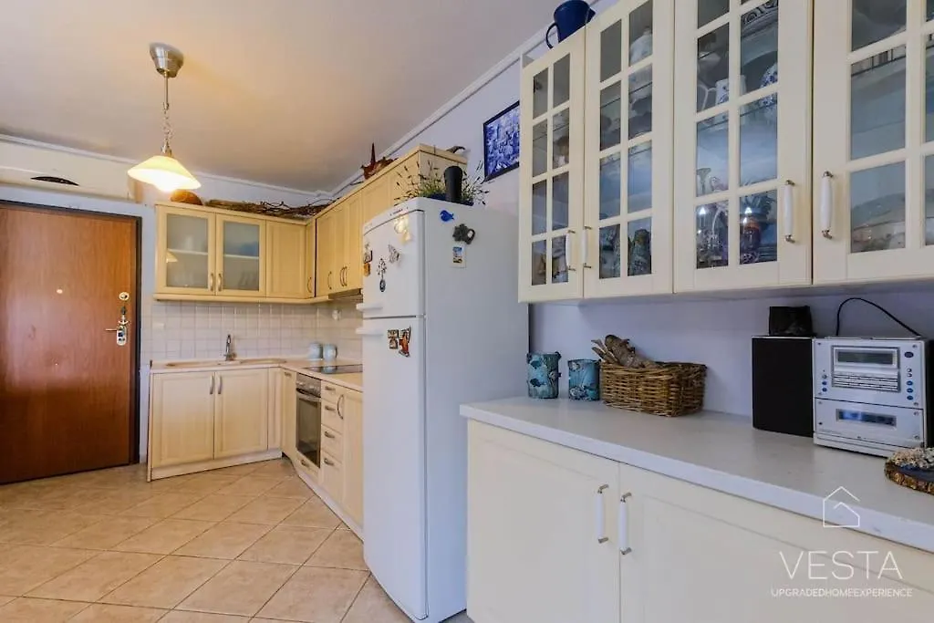 Oasis 2-Bdrm Retreat With Private Garden,Pefkohori Daire