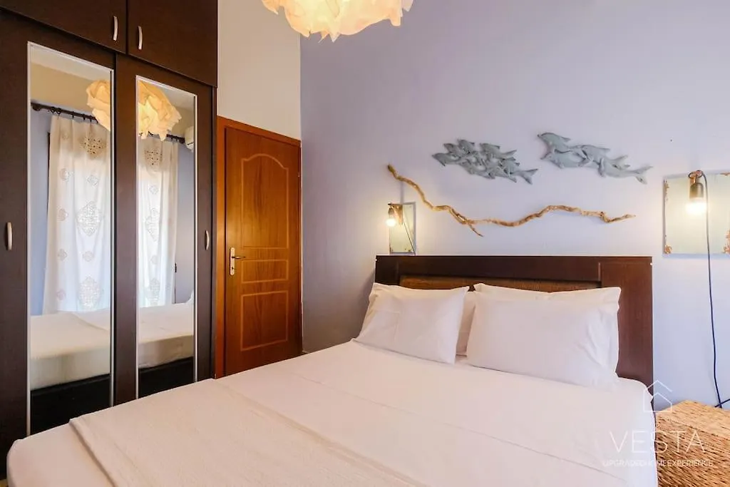 Oasis 2-Bdrm Retreat With Private Garden,Pefkohori Daire