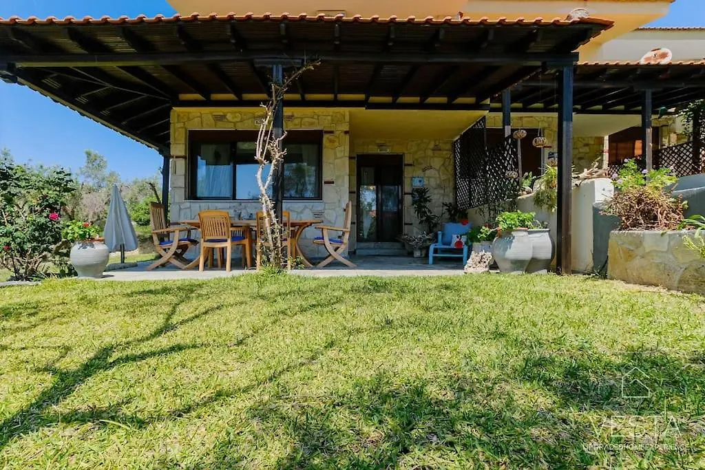 Oasis 2-Bdrm Retreat With Private Garden,Pefkohori Daire Pefkochori