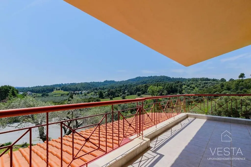 Oasis 2-Bdrm Retreat With Private Garden,Pefkohori Daire